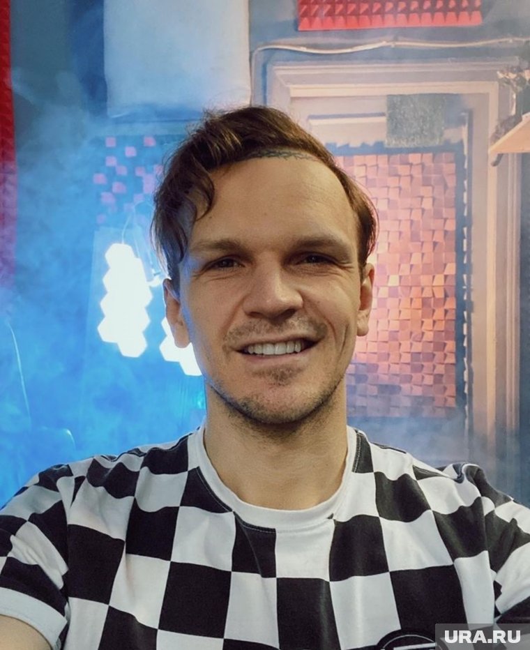 Блогер Дмитрий Ларин покидает Россию вслед за Усачевым