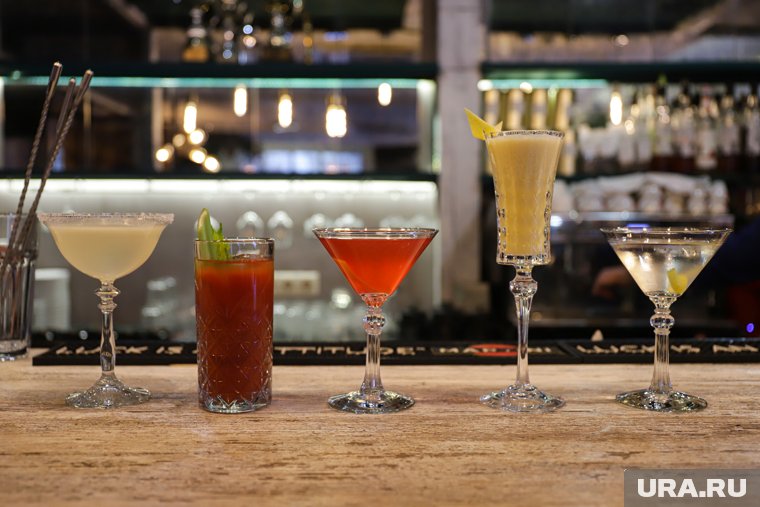 Шампанское к Новому году: секреты правильного хранения и подачи