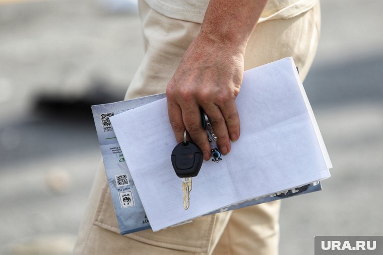 Взяткодатели полицейскому из Нового Уренгоя избежали уголовного преследования