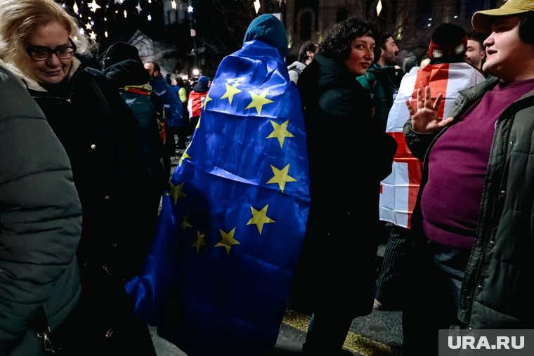 Европа в огне: что известно о митингах, охвативших несколько стран