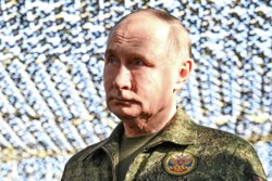 Путин в военной форме подвел итоги учениям «Запад-2025»: главное о визите президента в «Мулино». Видео