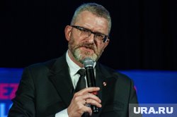 Кандидат в президенты Польши растоптал флаг ЕС. Видео