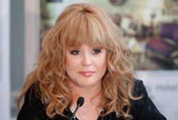 Огромная пенсия Пугачевой и маленькая у Зарубиной: какие соцвыплаты получают звезды российской эстрады