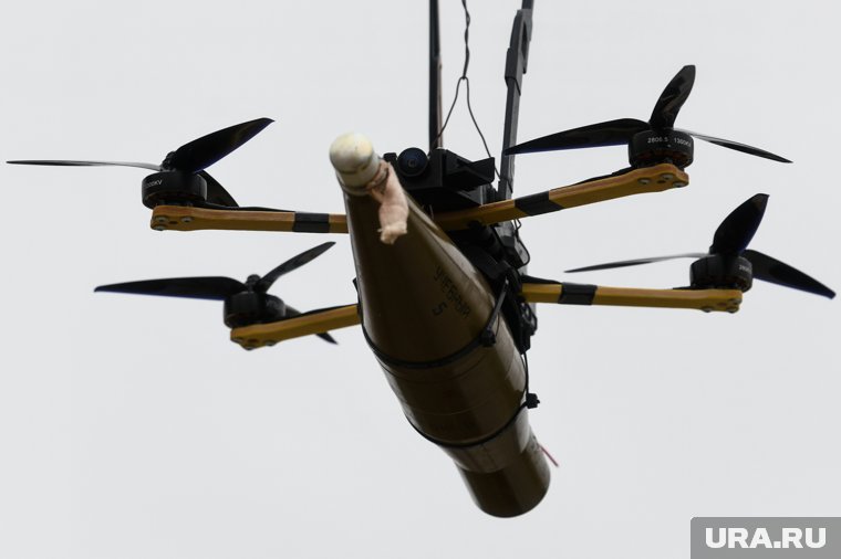 Пожар и эвакуация населения: последствия ударов БПЛА по трем регионам России