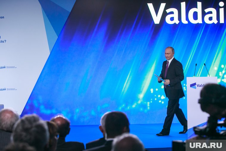 Границы Украины, военные учения с КНДР, единая валюта БРИКС: острые ответы Путина с форума «Валдай»