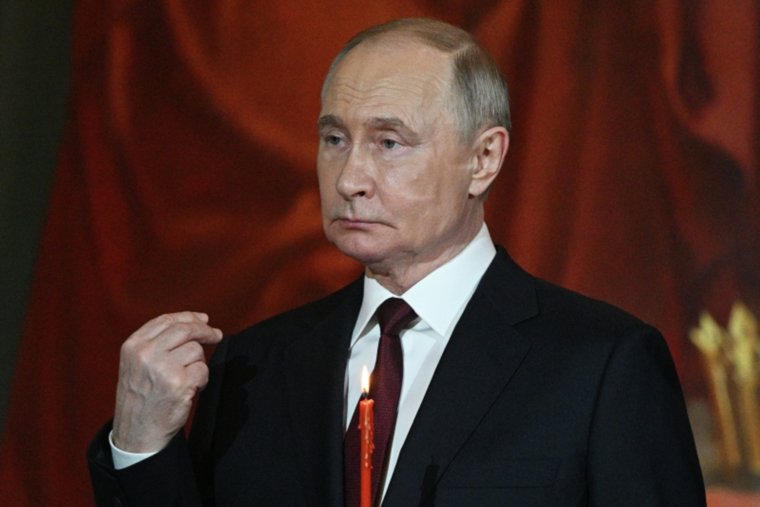 Путин молился со всей Россией: как прошла пасхальная служба в главном храме РФ. Фотогалерея