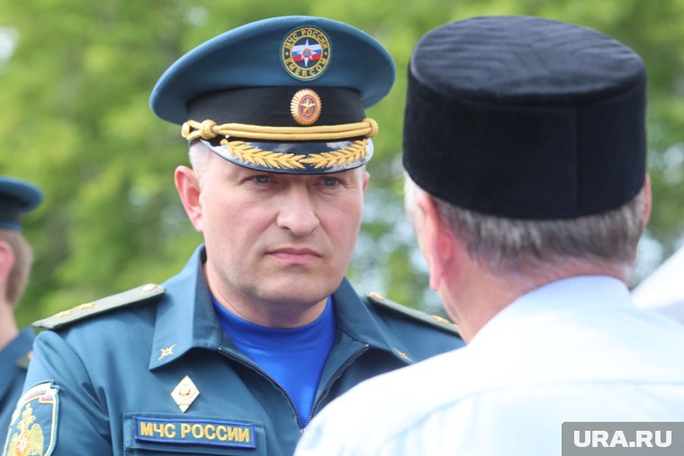 Министр Куренков наградил курганских сотрудников МЧС за тушение майских пожаров. Видео