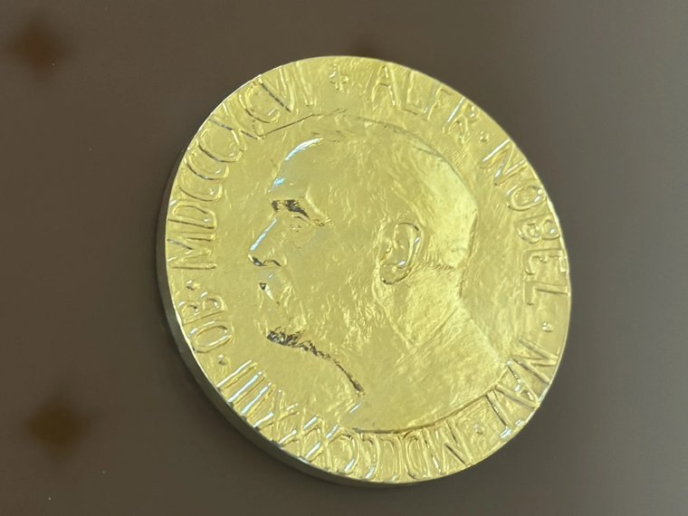 Нобелевская премия 2025: кто может стать лауреатом в научных номинациях