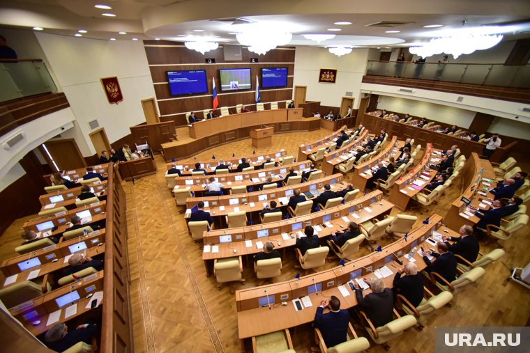 Инсайд URA.RU подтвердился: Бабушкина срочно собирает депутатов ради двух министров и зама губернатора