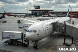 Россияне застряли в аэропортах из-за ночных атак на Москву: что известно к этому часу