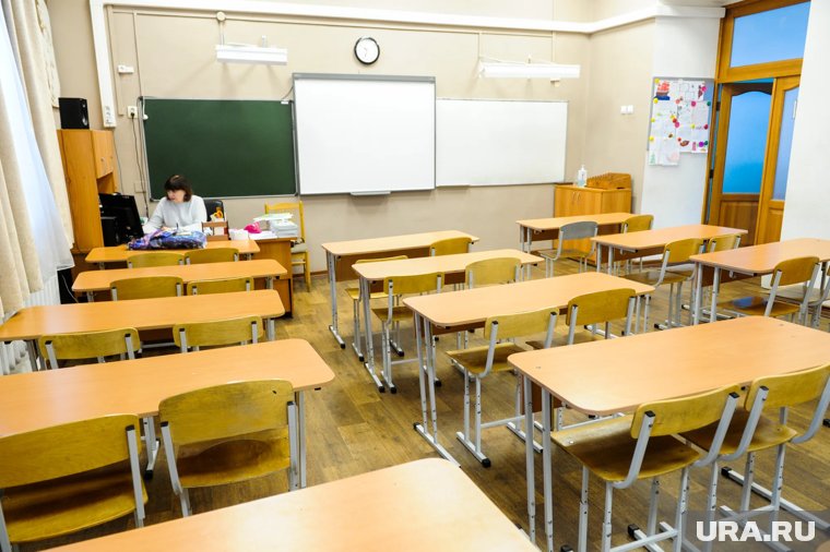 Недостаток кадров и нагрузка курганских учителей и врачей: как работать и не выгорать