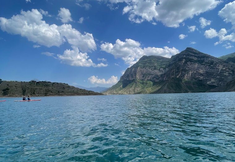 Горы до облаков, золотые пляжи и лиановые леса: топ мест для отдыха в Дагестане 2025