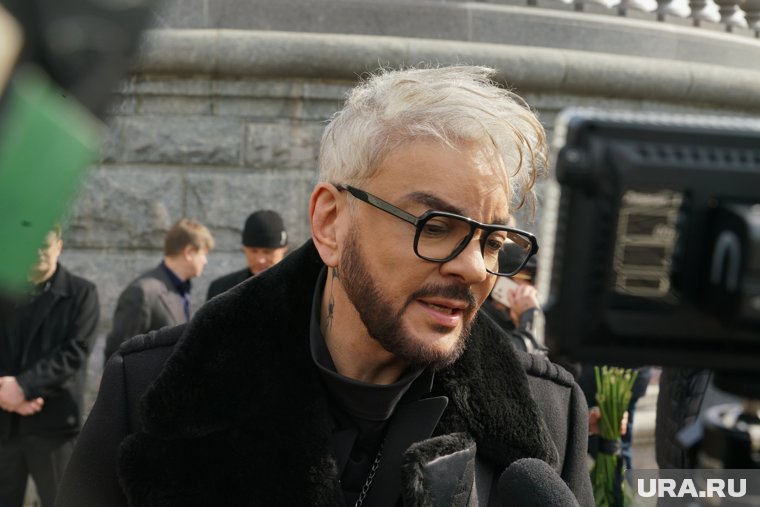 Кого раскрыли в траурном выпуске шоу «Маска» в память о Бедросе Киркорове: обзор седьмой серии