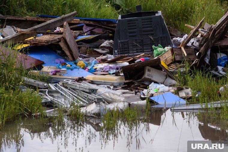 В ЯНАО прокуратура заставила предприятие очистить от мусора земельный участок
