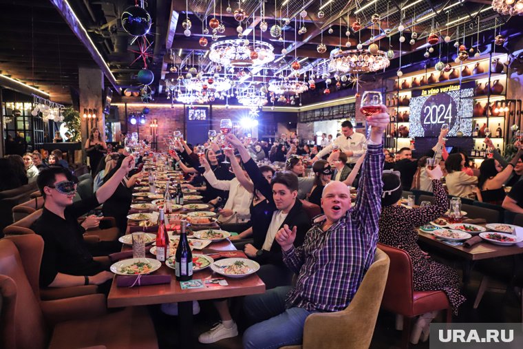 Как поздравить коллег на Новый год: 15 оригинальных способов