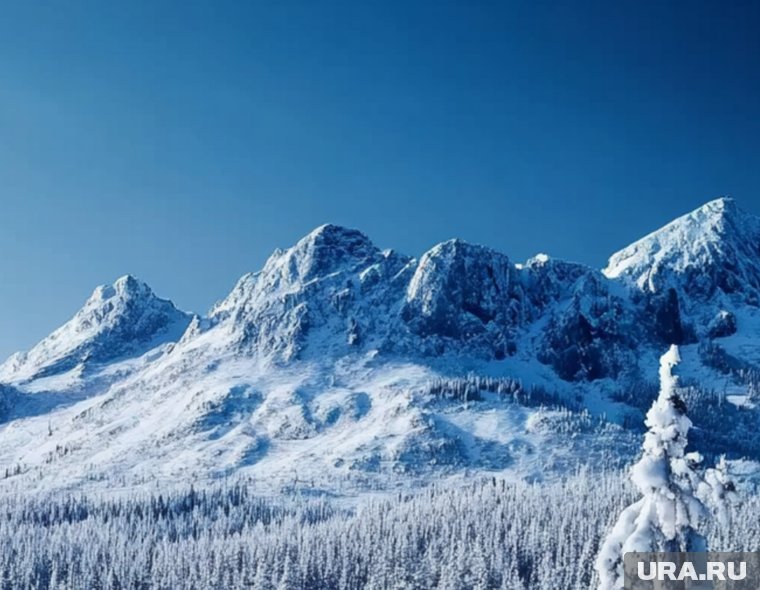 Промозглый ветер до костей и застилающий глаза снег: жуткие видео с Наговициной на пике Победы