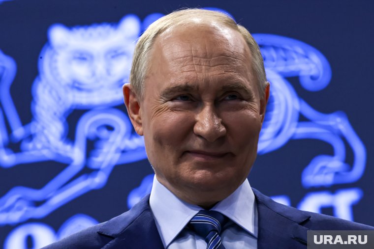 «Деньги есть, но вы учитесь»: Путин посмеялся над Медведевым на встрече с учеными