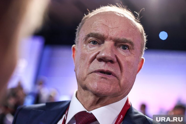 Зюганов может остаться у руля КПРФ: рассказываем о его семье, увлечениях и пути в партии