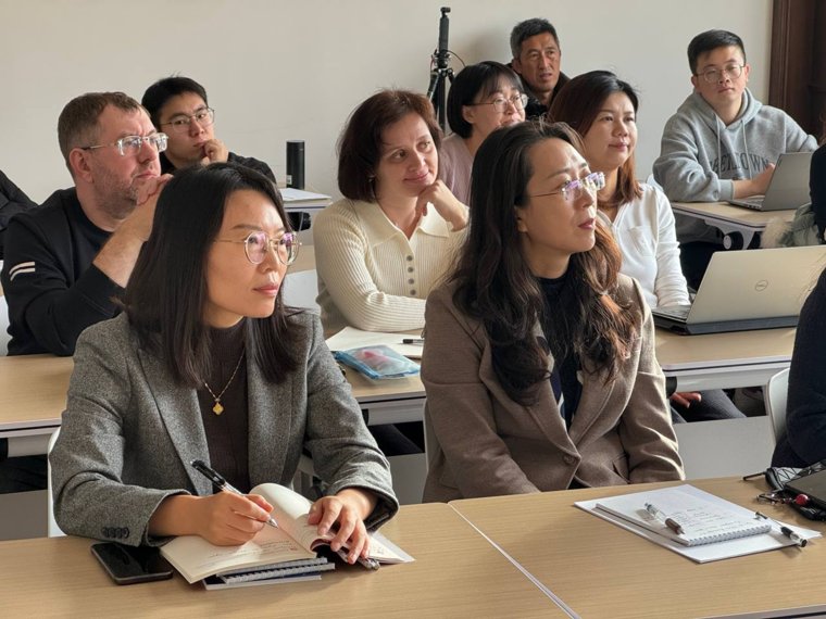 Уральские ученые обучили китайских коллег преподаванию русского языка через ИИ