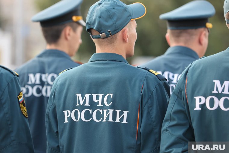 Курган богат талантами: 60 сотрудников МЧС преодолевали препятствия и взбирались на башню. Видео