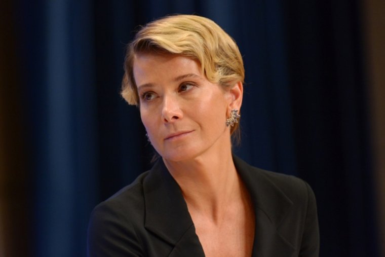 Три гражданства, брак с Кончаловским и империя на миллиард: телеведущей Юлии Высоцкой — 52