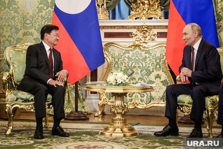 Путин говорил с лаосским президентом по-русски