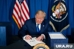 Трамп подписал торговую сделку с Китаем