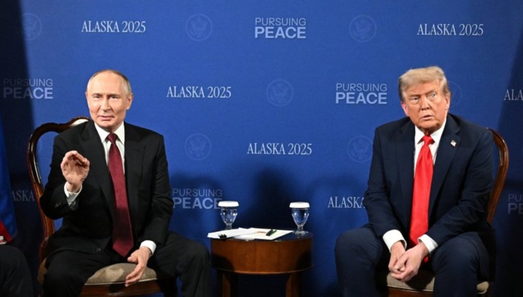 Как прошли начальные минуты первой за шесть лет встречи Путина и Трампа