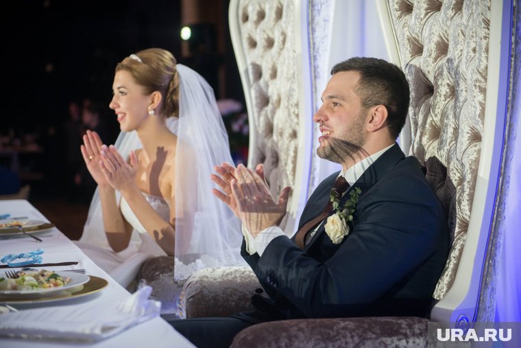 Загородная церемония и три платья: сколько стоит сыграть шикарную свадьбу в ХМАО