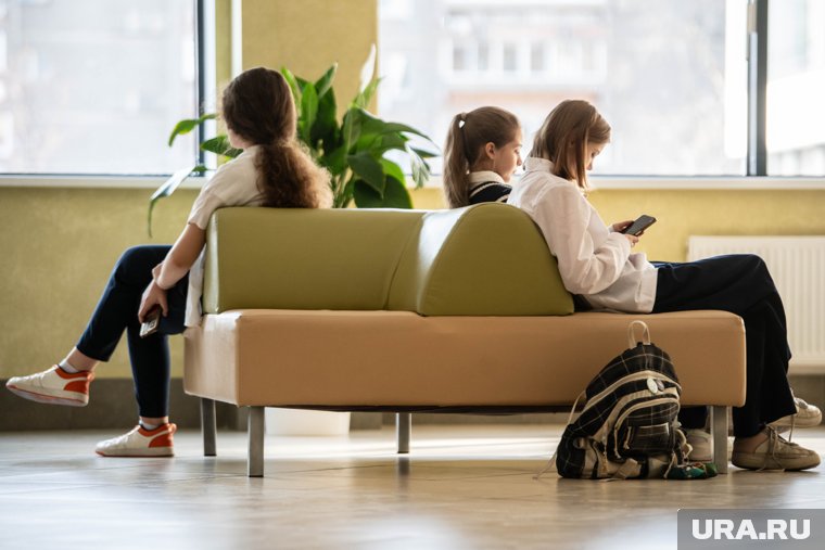 Данные о зачислении детей мигрантов в школы будут передавать в МВД