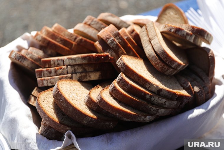 Технолог рассказал, где хранить хлеб в жару