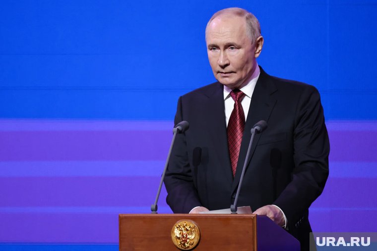 Путин призвал решить проблемы с яслями и детскими садами