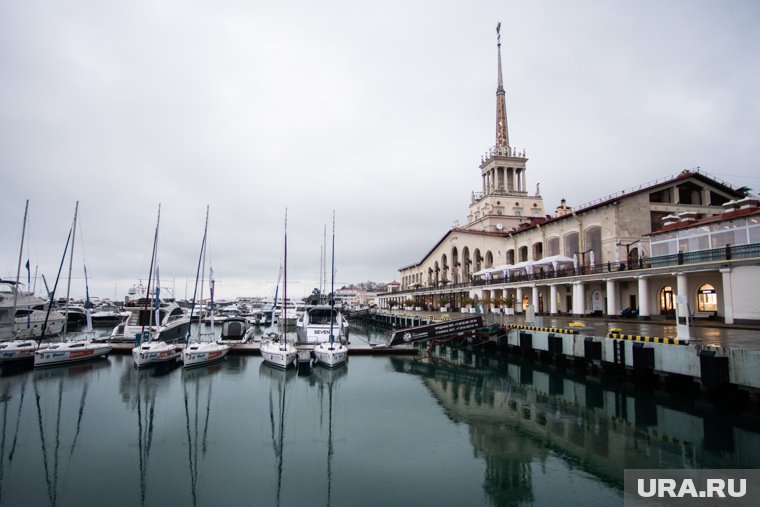 Рабочих из ХМАО зовут зарабатывать 300 тысяч у берега Черного моря