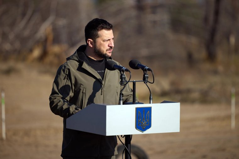 Зеленский анонсировал «мега-сделку» с Трампом по оружию для Украины: история спонсирования США Киева