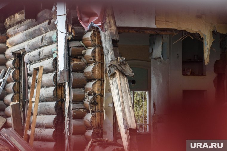 Курганцам бесплатно отдают старые дома на дрова. Фото