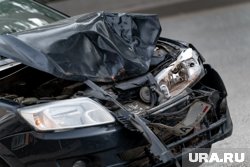 От удара машину отбросило на тротуар: в центре Кургана произошло ДТП. Фото