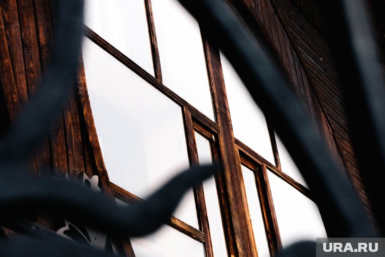 Загадочный особняк инженера Остапца: как в центре Кургана появился деревянный замок с башенкой. Фото