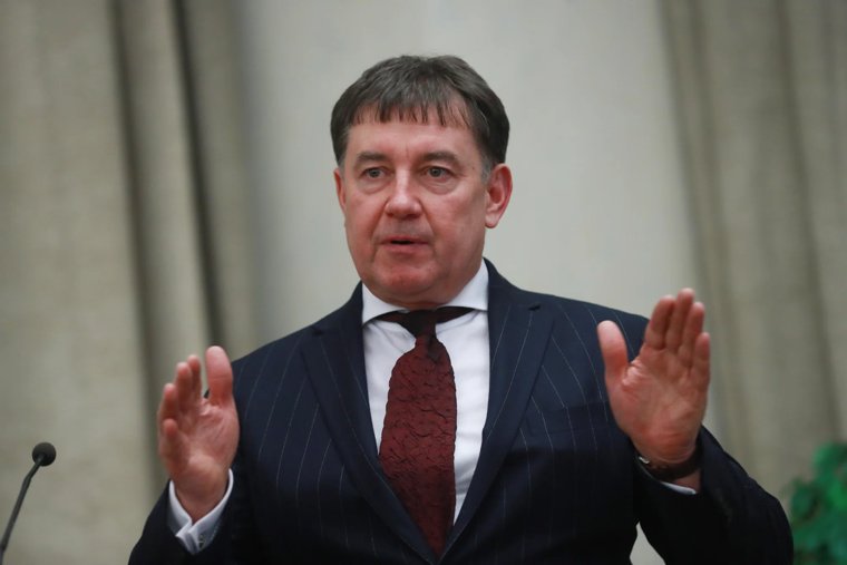 Связался с криминалом и переписал имущество на мать: новые подробности дела председателя Совета судей Момотова