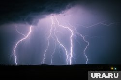 «Пролетела перед носом»: молния залетела в дом курганцев и чуть не ударила током семью