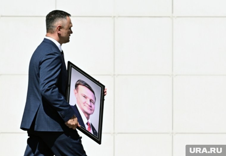 В Москве состоялось прощание с экс-министром транспорта Романом Старовойтом. Фоторепортаж