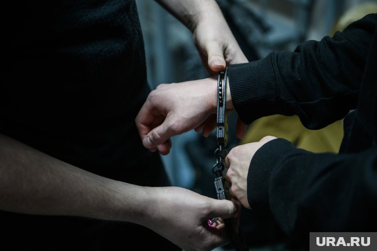 Мужчина швырнул ребенка головой об пол в Шереметьево: все подробности к этому часу