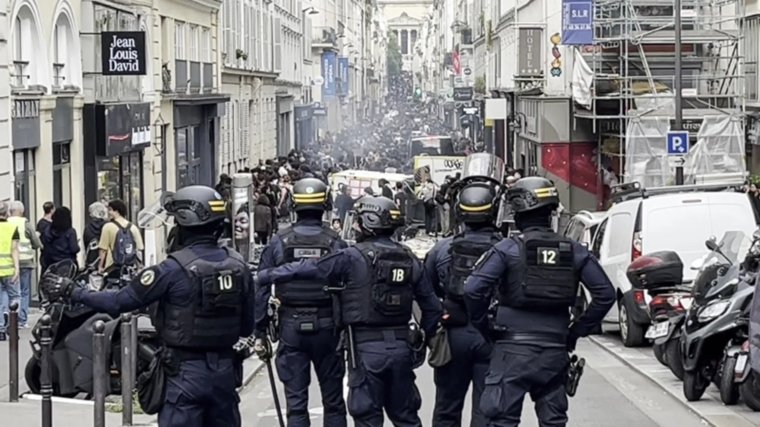 Францию парализовали протесты: зачем вышли люди и к чему это приведет