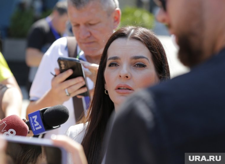 Глава Гагаузии Евгения Гуцул явилась в суд с широкой улыбкой. Фоторепортаж