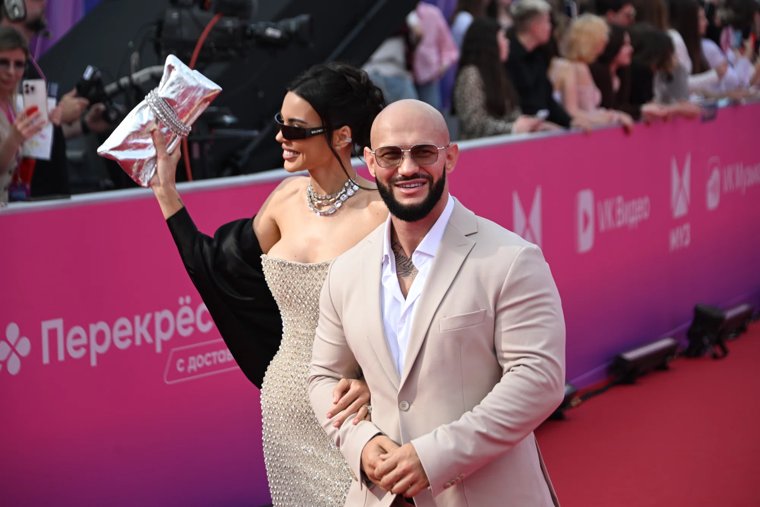 «Меня не любили просто так»: в чем кроется причина развода Оксаны Самойловой и Джигана