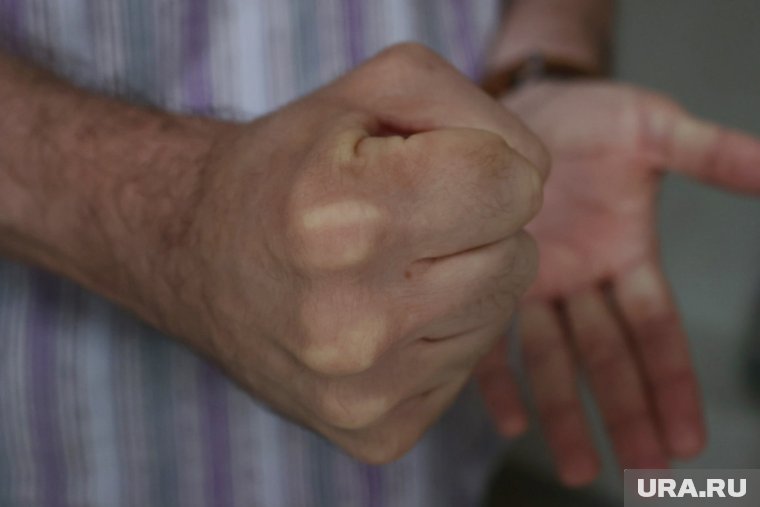 В Екатеринбурге парня до крови избили толпой в переходе на Вайнера. Видео