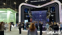 Роботы, Лабубу с Медведевым и новая Lada Azimut: чем удивил стартовый день ПМЭФ-2025