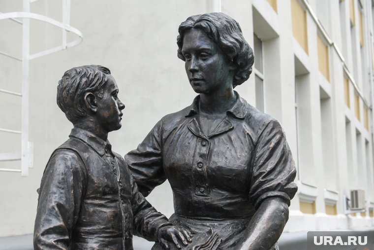 Учителя, опера и электронщики: какие праздники отмечают 5 октября 2025, что нельзя делать