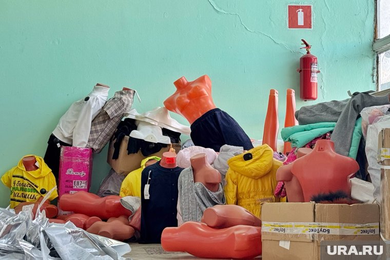 В Кургане продаются десятки магазинов китайской одежды и обуви, расположенных в жилых домах