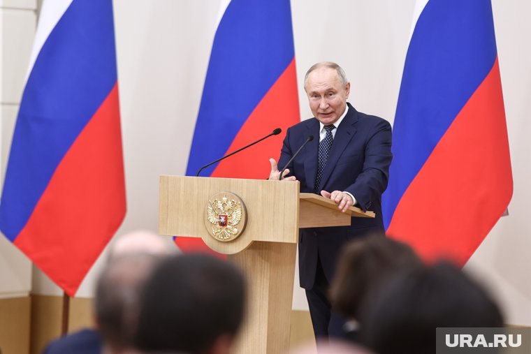 Путин наградил семью из ЯНАО орденом «Родительская слава»