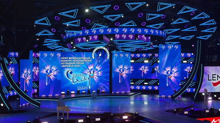 Долина без макияжа, Бузова в майке и модный провал Соседова: образы звезд на «Славянском базаре»